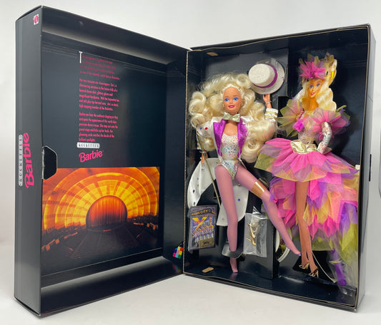ROCKETTES BARBIE - BLONDE - FAO SCHWARTZ - LIMITED EDITION - #2017 - MATTEL 1992 (2 of 2)