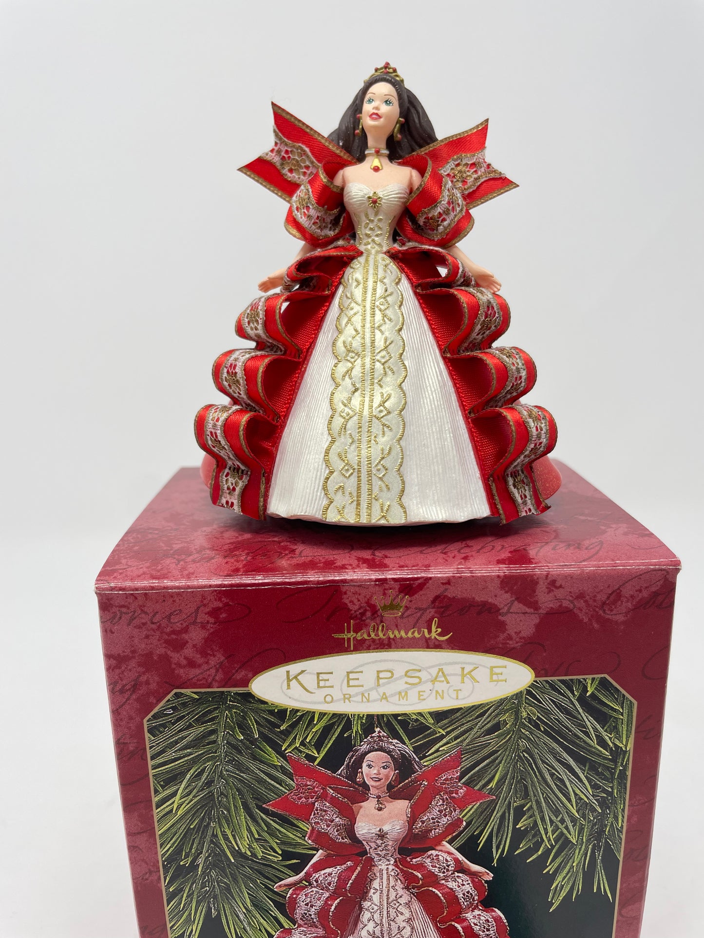 1997 HAPPY HOLIDAYS BARBIE - MATTEL *PLUS MATCHING 1997 HALLMARK HOLIDAY ORNAMENT
