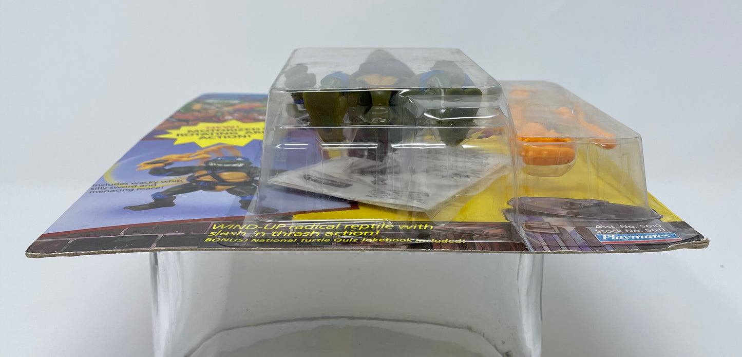 TEENAGE MUTANT NINJA TURTLES - WACKY ACTION - SWORD SLICIN' LEONARDO - 1989 PLAYMATES TOYS