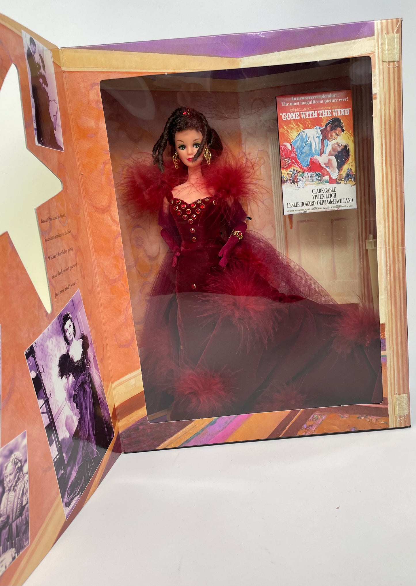 BARBIE AS SCARLETT O'HARA MAKING HER GRAND ENTRANCE - BRUNETTE - HOLLYWOOD LEGENDS COLLECTION - #12815 - MATTEL 1994